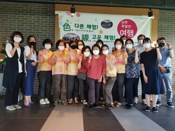 영주 (추가분1)-영주시, 풍기인견을 이용한 ‘지역·산업 맞춤형 일자리’ 교육생 작품전시회 개최 (단체사진).jpg