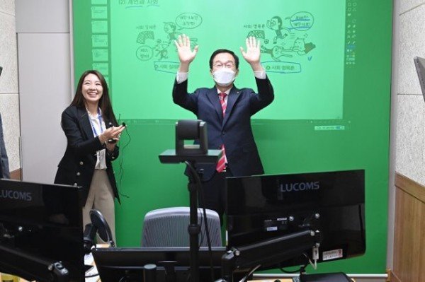 2.경북교육청, 꿈과 희망을 키우는 농산어촌 작은 학교 육성01(원격화상수업을 위한 온라인 스튜디오를 구축했다.).JPG