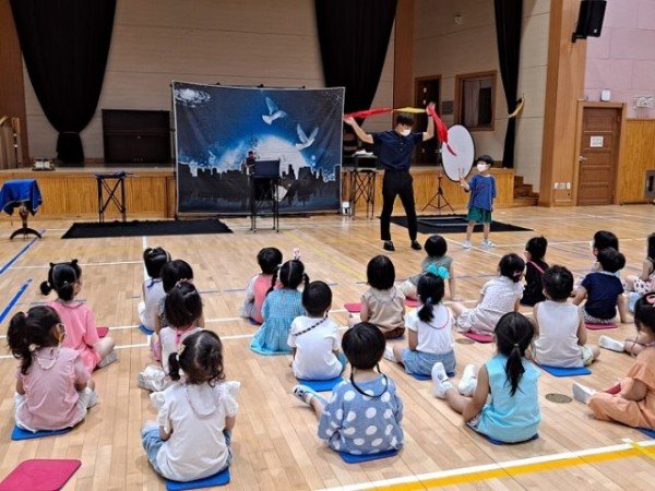 [해마루초병설유]-신나는 마술과 비누방울 쇼 보도자료 사진 1.jpg