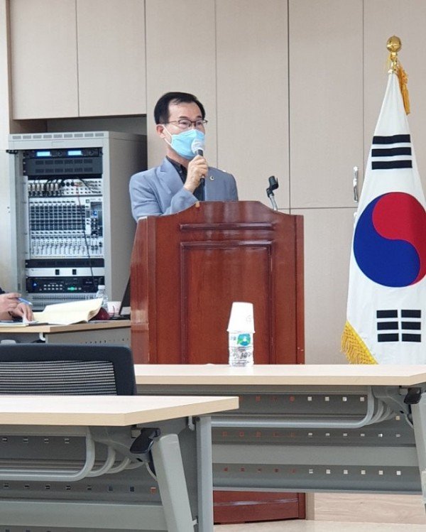 토론회 발표 사진.jpg