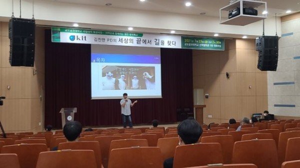 3_43fUd018svc1m2yubty254yf_tg3zvl.jpg