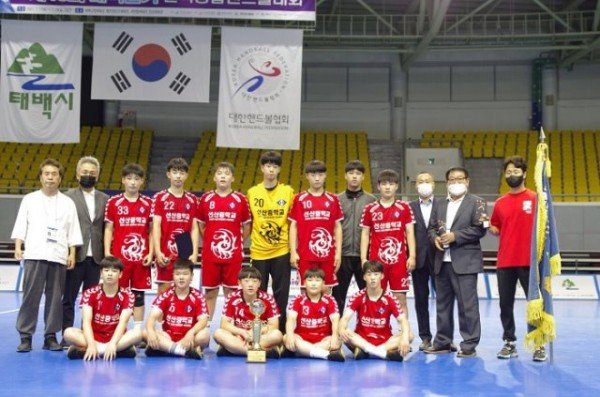 [선산중]-핸드볼 테벡신기전국핸드볼대회 우승 보도자료 사진 2.jpg