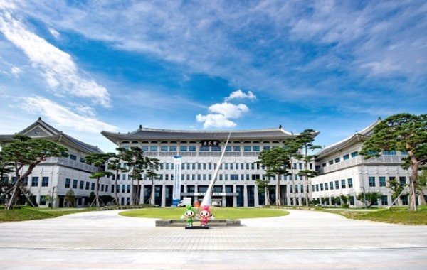 (1-3)신청사__공항조형물1 (1).jpg