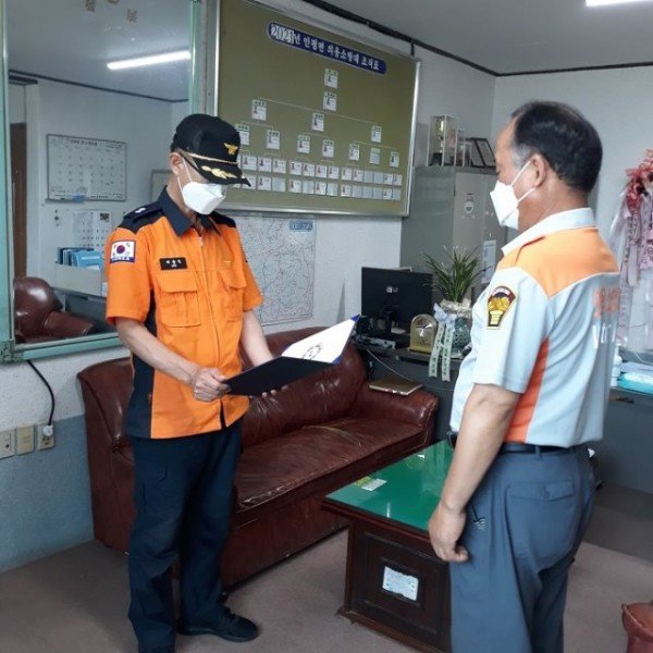 의성소방서, 소화기로 주택화재 막은 의용소방대원 유공자 표창(관련사진).jpg