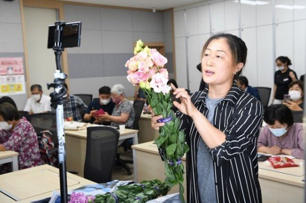 영주 3-온라인을 활용하여 농특산물을 판매하는 교육을 하고있다 (1).JPG
