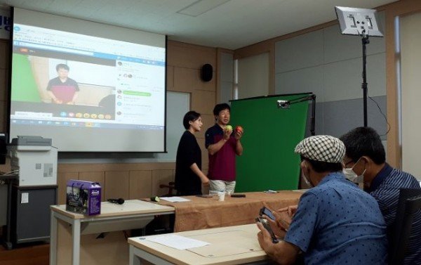 영주 3-온라인을 활용하여 농특산물을 판매하는 교육을 하고있다 (3).jpg