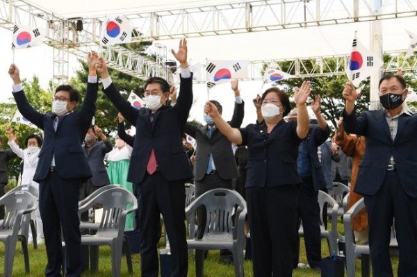 영주 3-제76주년 8.15광복절 기념식 만세삼창.JPG