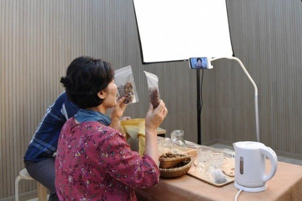 (추가사진) 영주 3-영주시는  농업인을 위한 라이브 커머스 교육을 지원해 농산물 판로개척에 내섰다.JPG
