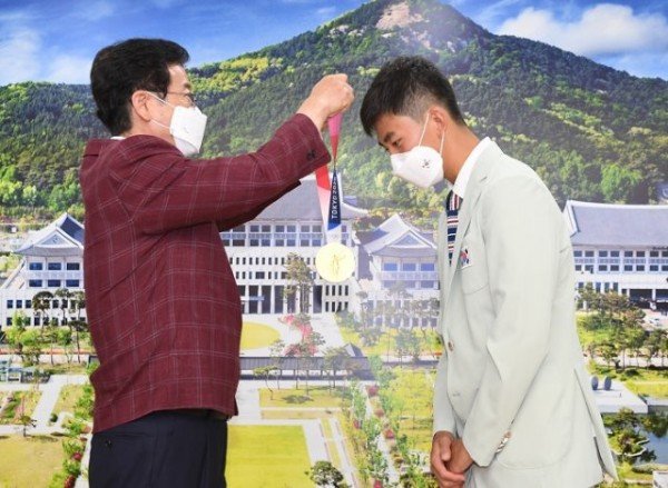 (1-1)김제덕_선수-2.jpg