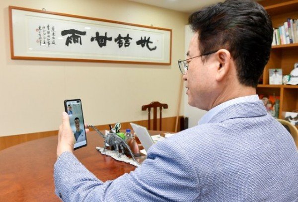 (1-1)됴쿄올림픽_장애인선수단_격려_영상통화2.JPG