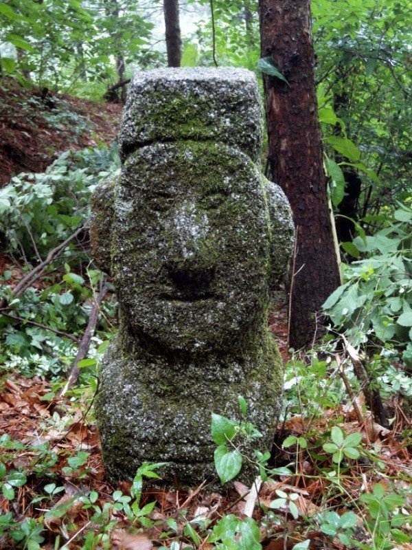 강급제비의 묘를 바라보고 우측의 문관석.JPG