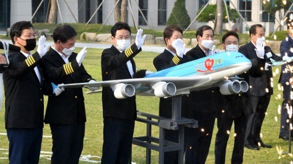 (1-1)신공항_조형물_제막식3.jpg