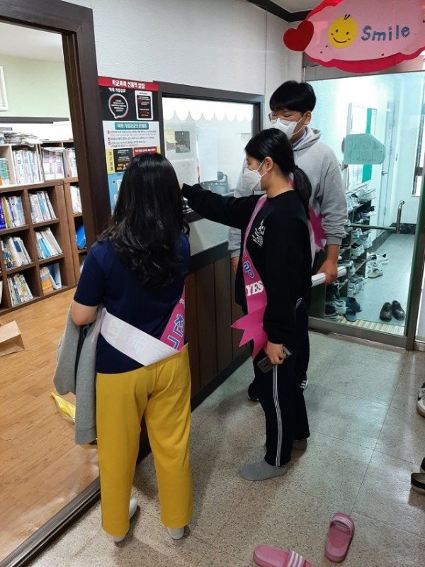 학원 내 홍보(포스터 부착)사진.jpg