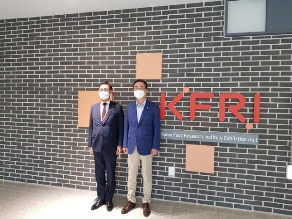 한국식품연구원방문(시장님 및 한국식픔연구원장).JPG