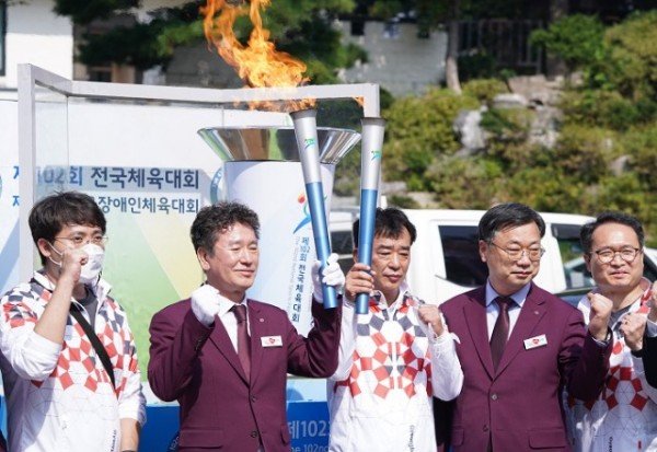(1-6)전국체전성화봉송3.jpg
