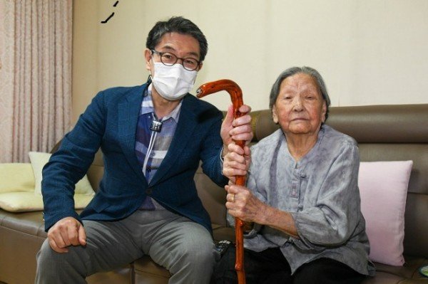 영주 4-청려장 전달사진.JPG