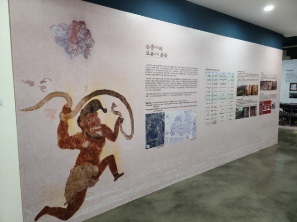 영주 1-소수박물관 특별기획전 전시관 내부(2).jpg