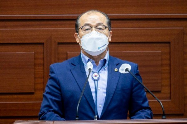 사진_2021.10.14_제326회_임시회_제2차_본회의_박태춘 의원님.jpg