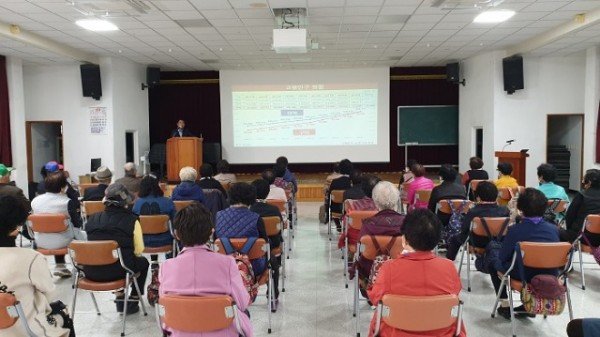 윤창욱 의원(구미노인대학 특강)_4.jpg