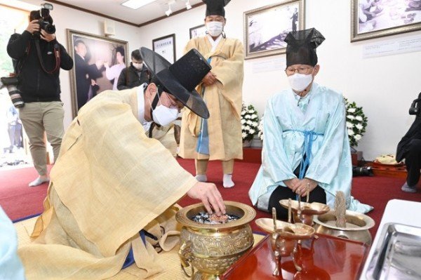 [박정희대통령역사자료관]_박정희대통령42주기 추모제5.jpg