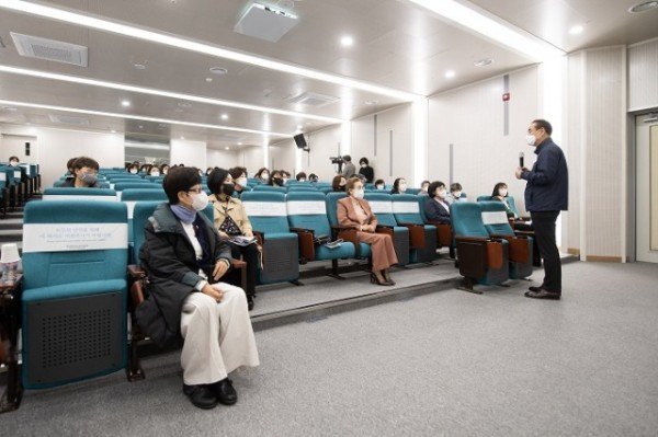 [복지정책과] 한국여성CEO센터 대표  조현순 여성인권전문가와의 만남 개최3.jpg