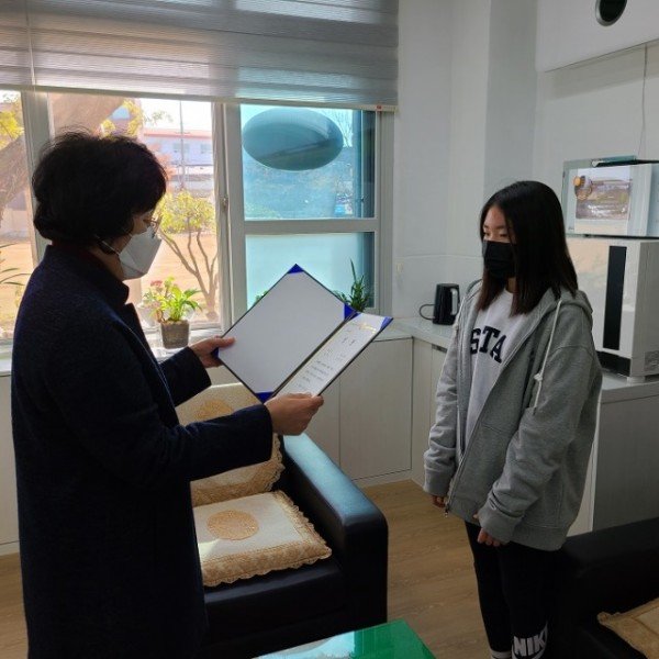 [고아초]-2021년_구미시_올해의_책_전국독후감공모전_초등부_대상_수상_보도자료_사진_1.jpg