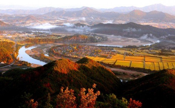 1104-1-3 단풍 시즌 입소문난 안동 단풍 명소 8선-하회마을 (1).jpg