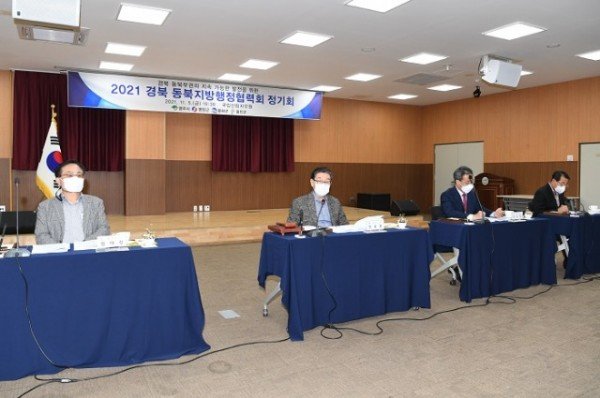 2021 경북동북지방행정협력회 정기회에서 영주시장이 발언하고 있다..jpg