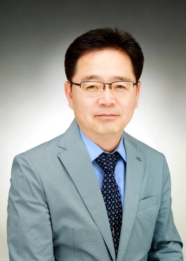 영주 4-송병권 영주상공회의소 사무국장 프로필 사진.jpg