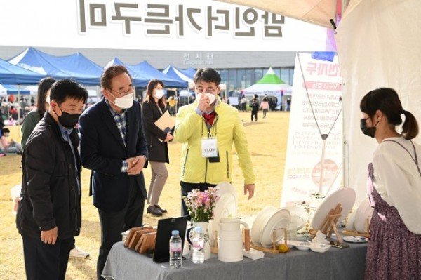 [새마을과] 새마을+  나눔+  환경+  사회적경제가 함께하는 작은행복나눔 개최(사진추가)3.jpg