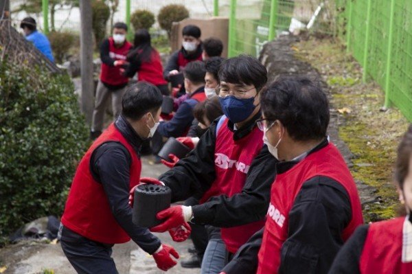 영주 6-영주시청공무원노동조합, 동호회와 함께하는 ‘사랑의 연탄나눔’ 행사(1).jpg