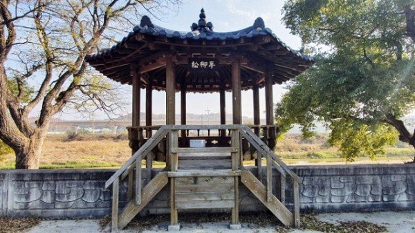1112-2 서후면 마을쉼터 정자에 현판 만들어 달아 (2).jpg