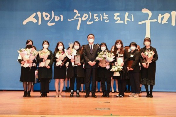 [아동보육과] 영유아보육발전 유공자 표창 수여3.jpg