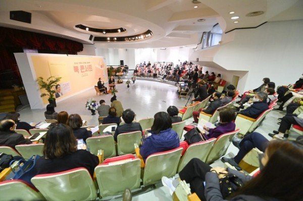 [시립중앙도서관]제15회 「한책하나구미운동」 올해의 책 북 콘서트 개최)3.jpg