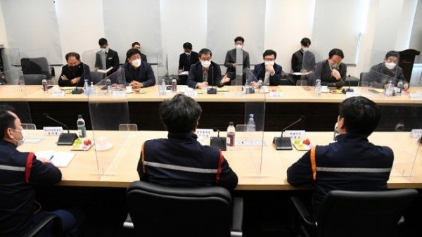 영주시 투자유치 소위원회와 SK머티리얼즈 경영단 면담 모습.jpg