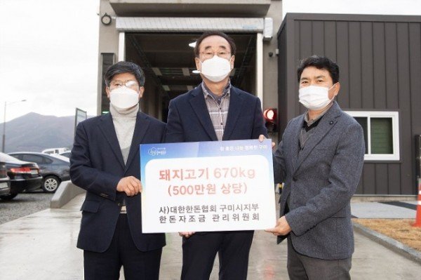 [축산과]장세용 구미시장  신규거점소독시설 방역점검 격려3.jpg