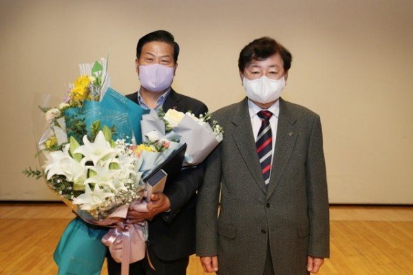 1201_손호영_안동시주민자치협의회장_지방자치발전_공로_대통령_표창_(5).jpg