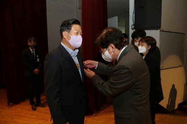 1201_손호영_안동시주민자치협의회장_지방자치발전_공로_대통령_표창_(7).jpg