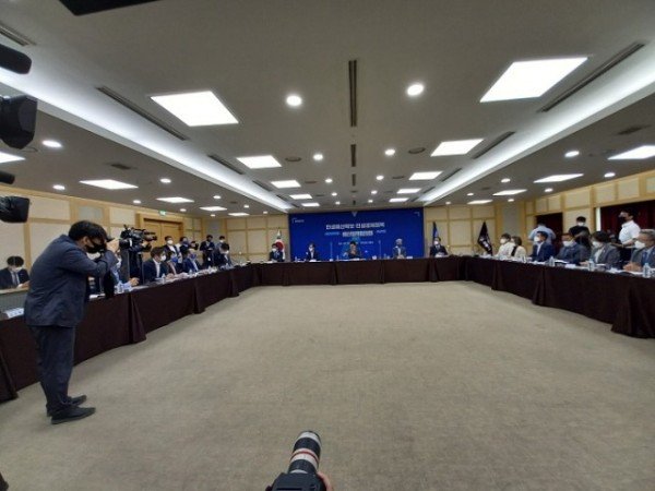 지난 6월28일 구미시청에서 송영길 더불어민주당 대표가 참석한 가운데 개최된 ‘경상북도 예산정책협의회’ .jpg