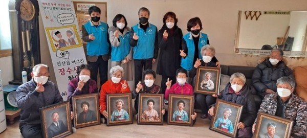 [선산읍]어르신 장수사진 전달2.jpg