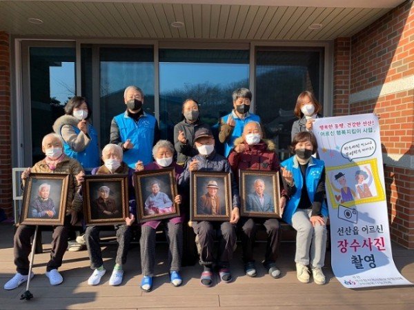 [선산읍]어르신 장수사진 전달3.jpg