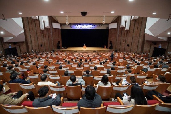 [총무과]정재찬 교수 초청  12월 공직자아카데미 개최3.jpg