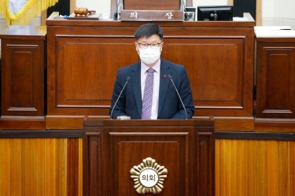 김낙관 예결위원장 사진.jpg