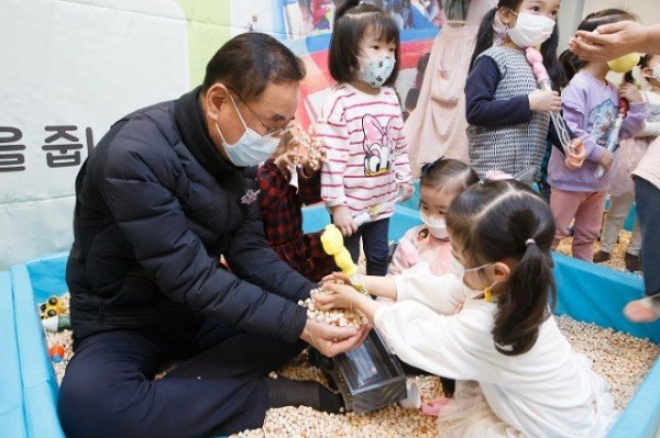 [아동보육과]2021년 보육정책 지자체평가 우수상 수상(사진추가)4.jpg