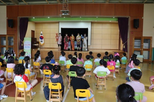 보도사진2 지역공동체_다행복공감학교 사진 (유치원).jpg