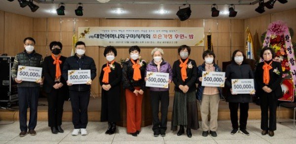 [복지정책과](사)대한어머니회 구미시지회 저소득층 가구 장학금 및 후원물품 지원3.jpg