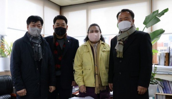영주시의회, 의원연구단체(조례연구회) 연구활동 결과 보고(왼쪽부터 김병기, 이상근, 김화숙, 이규덕 의원).jpg