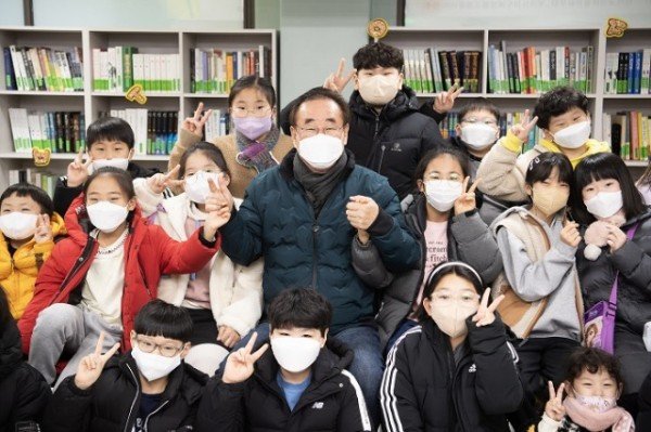 10. 20211204 대우새마을작은도서관 재개관.jpg