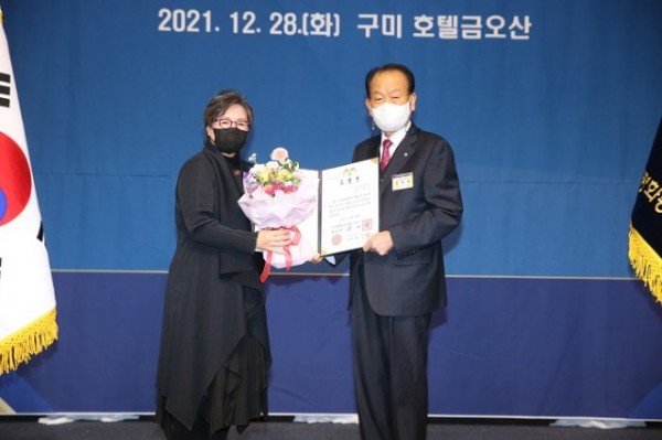 211230_민주평통 19대 은헌기 회장 대통령 표창_총무과 (1).JPG