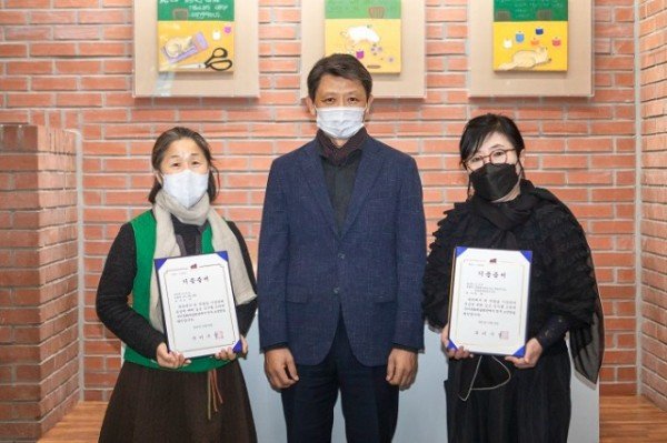 [문화예술회관] 작가 오수인  이지순 구미문화예술회관에 작품 기증.jpg